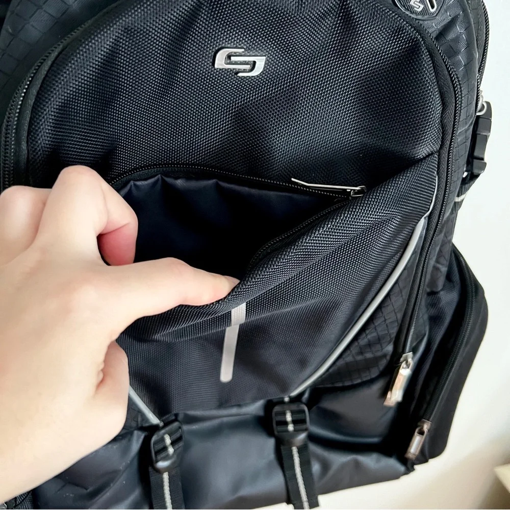 Solo New York Rival 17.3 Laptop Backpack Black Travel Work Hardshell ACV700